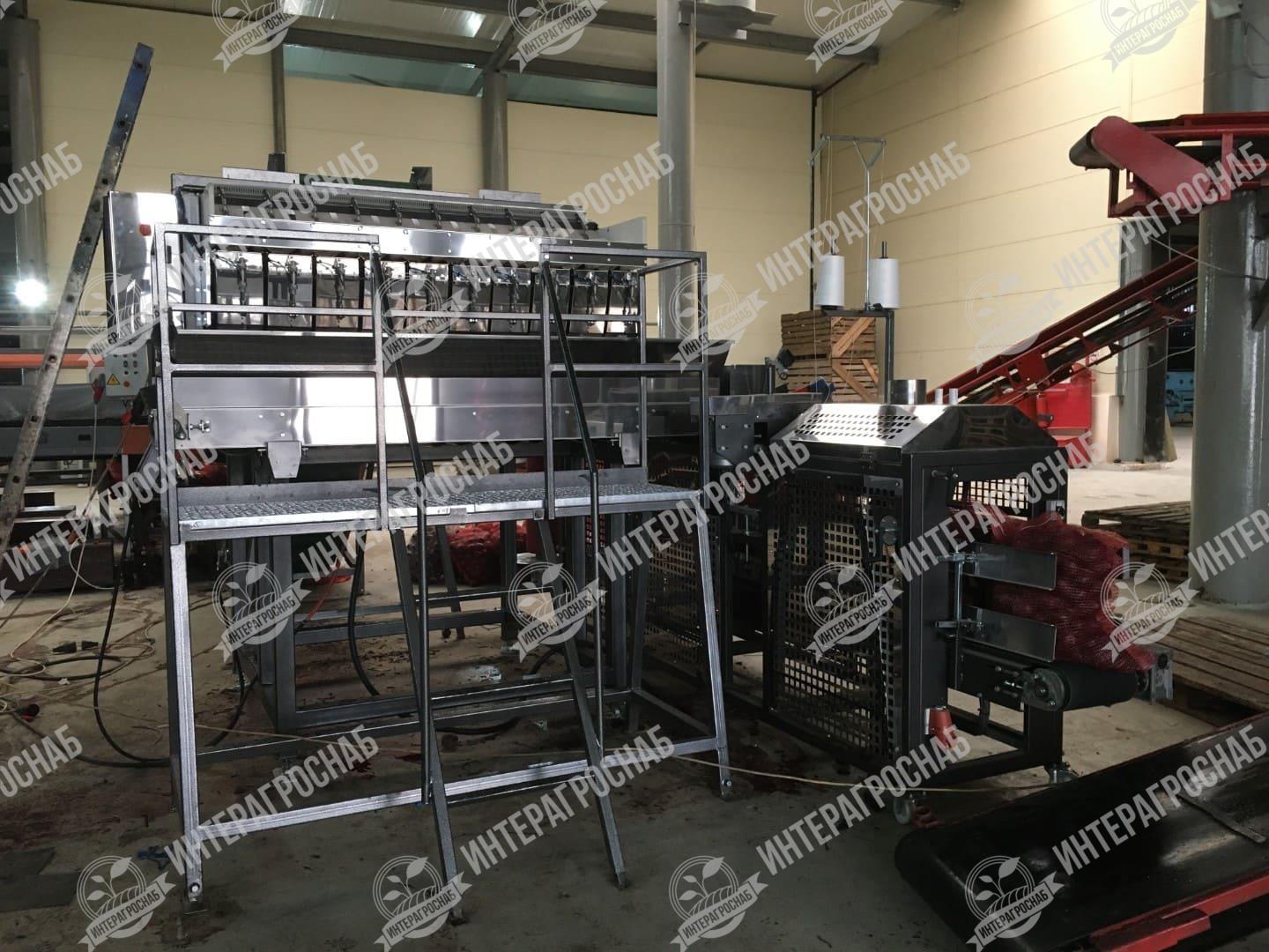 Автоматический зашиватель мешков АЗМ-25 с виброворонкой и автоматическим этикетчиком (2,5 – 25 кг).